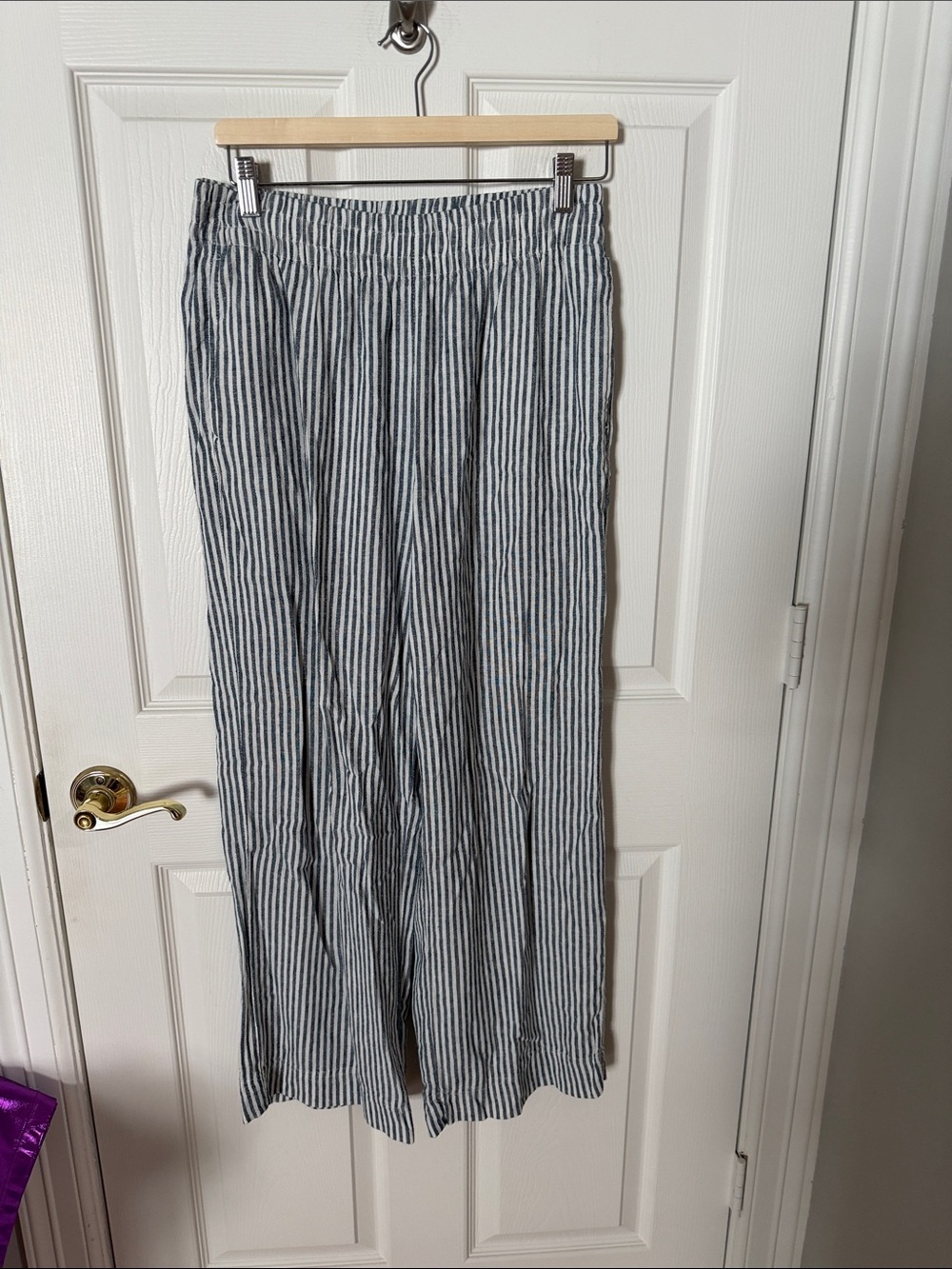 Women’s blue and White Striped wide leg women and Wind pant Old Navy Small